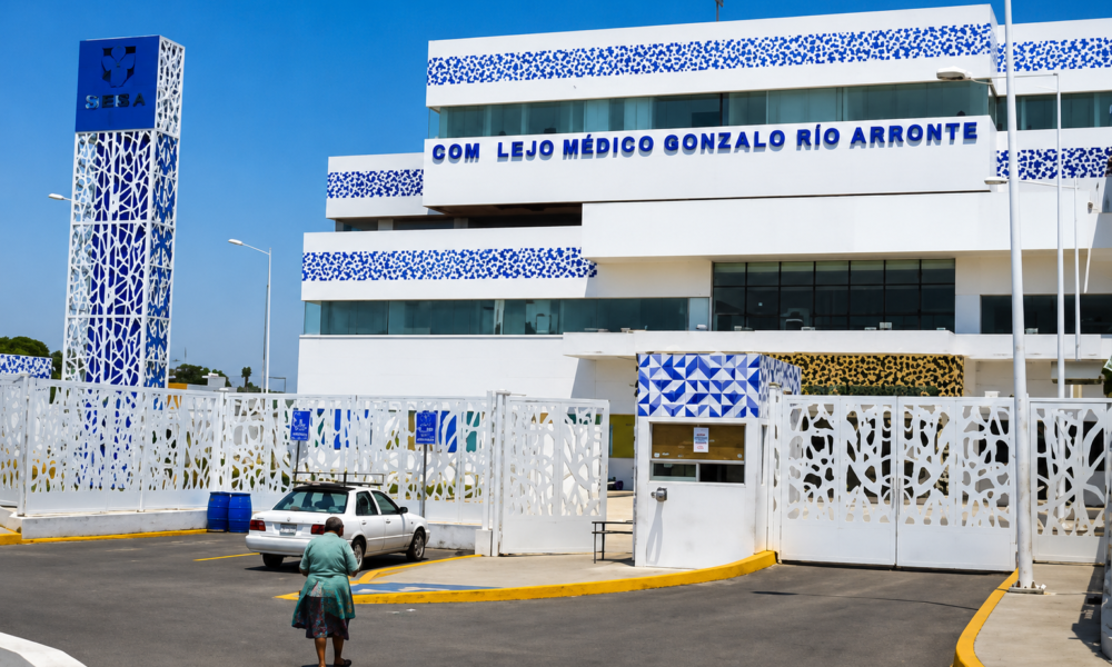 Hospital General Gonzalo Río Arronte de Atlixco, donde falleció un hombre que fue atacado con arma de fuego en el municipio de San Juan Tianguismanalco.