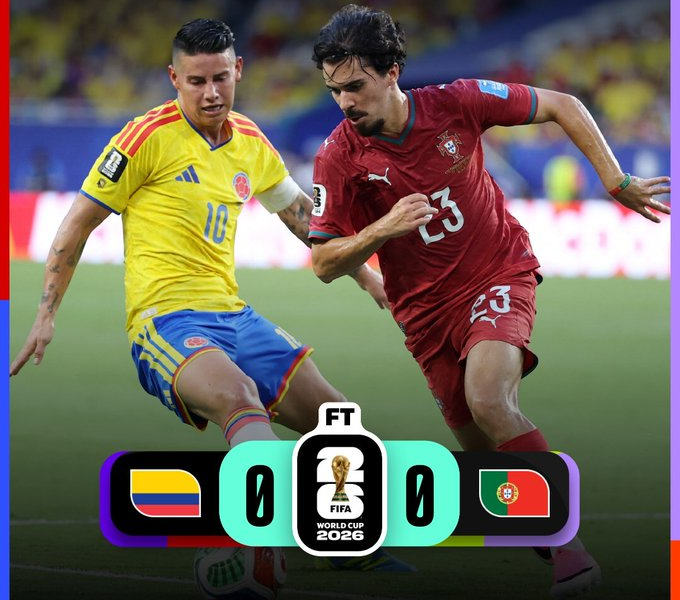 Jugador de Colombia disputa el balón con un futbolista de Portugal durante el empate 0-0 en el Miami Stadium, correspondiente a la última jornada de la fase de grupos de la Copa Mundial de la FIFA 2026.