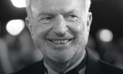 Retrato de Sam Neill acompañado del mensaje que informa su fallecimiento a los 78 años.