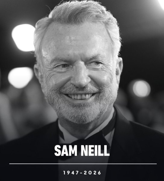 Retrato de Sam Neill acompañado del mensaje que informa su fallecimiento a los 78 años.
