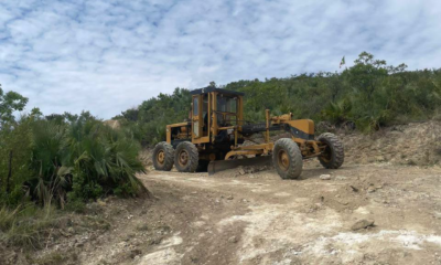Maquinaria del Ayuntamiento de Huaquechula realiza trabajos de rehabilitación del camino de acceso al Cerro Gordo en la comunidad de Cacaloxúchitl.