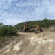 Maquinaria del Ayuntamiento de Huaquechula realiza trabajos de rehabilitación del camino de acceso al Cerro Gordo en la comunidad de Cacaloxúchitl.