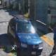Captura de una cámara de videovigilancia en el fraccionamiento Villa Helena, Atlixco, donde vecinos denunciaron el presunto atropellamiento de la perrita Ody por un vehículo azul.