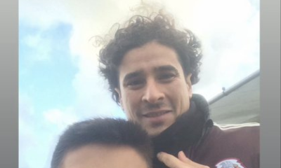 Gilberto Mora comparte una fotografía de su infancia junto a Guillermo Ochoa para felicitarlo por su cumpleaños.