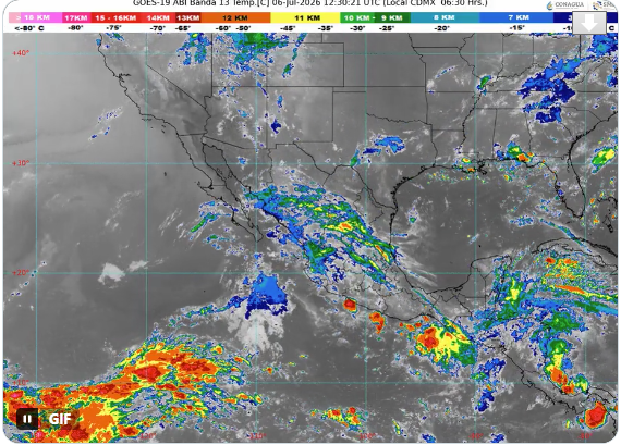 Imagen satelital GOES-19 del 6 de julio de 2026 que muestra nubosidad y sistemas de lluvia sobre el centro y sur de México, con pronóstico de precipitaciones y actividad eléctrica en Atlixco, Angelópolis, Valles Centrales, Sierra Norte y Sierra Nororiental.