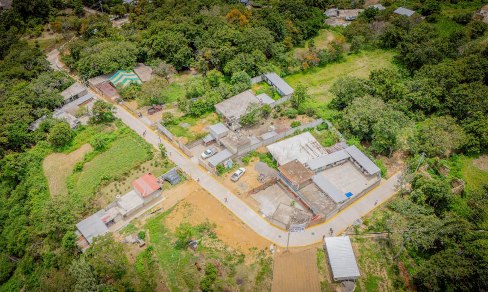 Autoridades municipales inauguran la pavimentación con concreto hidráulico de la calle César en el barrio de Xanxinco, Tochimilco.Inauguran pavimentación de la calle César en Tochimilco