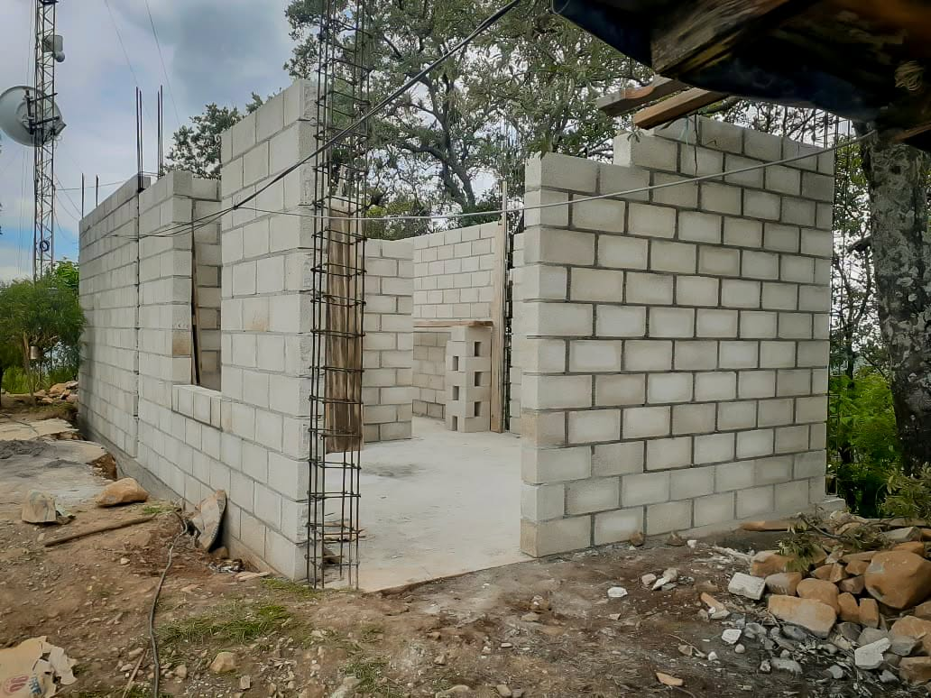 Avanza la construcción del módulo de control y cabina de Radio Alpanocan 94.3 FM en San Antonio Alpanocan.