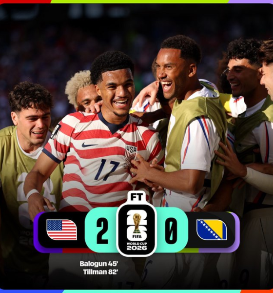Jugadores de la Selección de Estados Unidos celebran la victoria 2-0 sobre Bosnia y Herzegovina en la Ronda de 32 de la Copa Mundial de la FIFA 2026, resultado que clasificó al equipo anfitrión a los octavos de final.