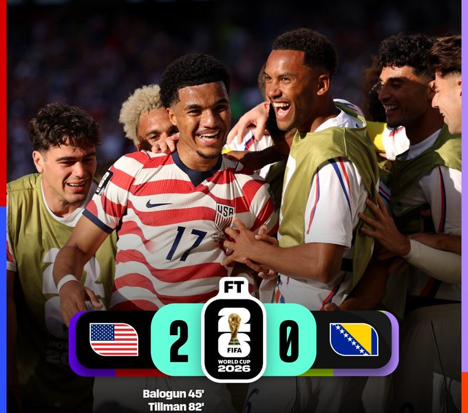 Jugadores de la Selección de Estados Unidos celebran la victoria 2-0 sobre Bosnia y Herzegovina en la Ronda de 32 de la Copa Mundial de la FIFA 2026, resultado que clasificó al equipo anfitrión a los octavos de final.
