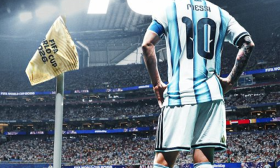 Lionel Messi observa el terreno de juego durante la victoria de Argentina 2-0 sobre Egipto en los octavos de final de la Copa Mundial de la FIFA 2026, resultado que clasificó a la Albiceleste a los cuartos de final.