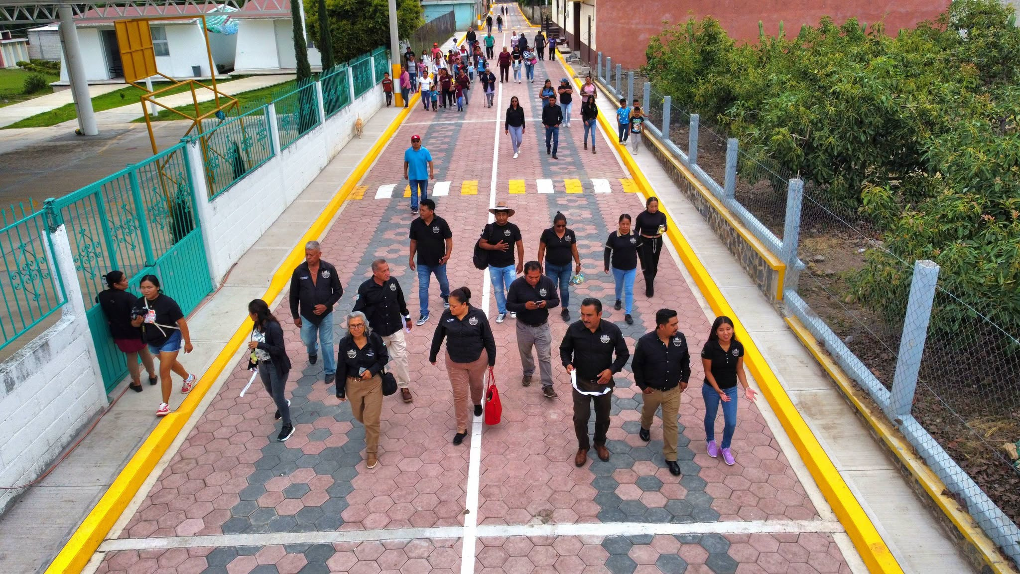 Autoridades municipales inauguran el adoquinamiento de la calle Morelos en San Antonio Cuautla, Huaquechula.
