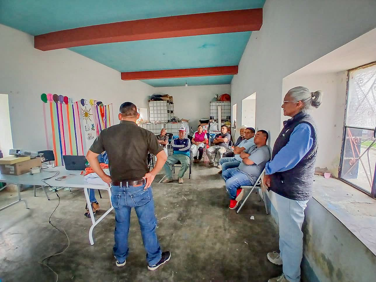 Capacitación impartida por SENASICA sobre prevención del Gusano Barrenador del Ganado en Santiago Tochimizolco, municipio de Tochimilco.