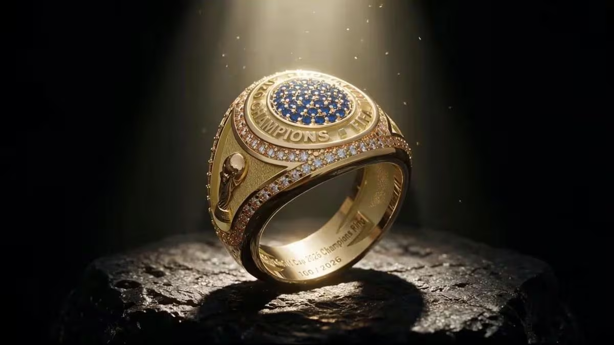 Anillo dorado con piedras preciosas que representa el nuevo reconocimiento para los campeones del Mundial 2026.