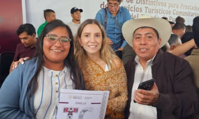 Entrega del Distintivo de Turismo Comunitario al Parque Ecoturístico La Ciénega de Tochimilco durante un evento encabezado por autoridades de turismo.