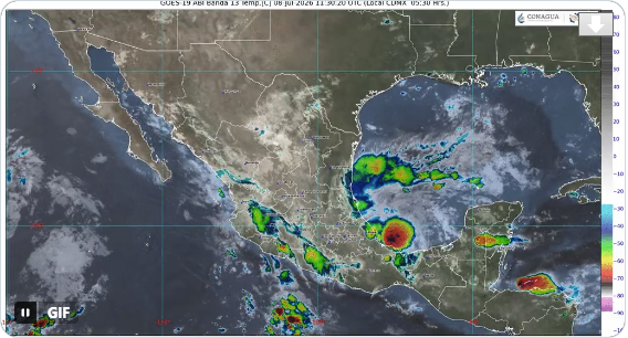 Imagen satelital GOES-19 muestra sistemas nubosos sobre el centro de México durante el pronóstico meteorológico del 8 de julio de 2026, con lluvias, chubascos, descargas eléctricas y bancos de niebla previstos para Puebla y entidades vecinas.