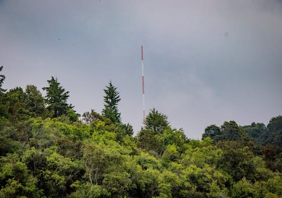 Avances en la instalación de una antena repetidora de telefonía móvil en Santa Catalina Cuilotepec, Tochimilco.