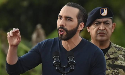 El presidente Nayib Bukele durante un mensaje público sobre la estrategia de seguridad de El Salvador, relacionada con el anuncio de más de 900 días acumulados sin homicidios.