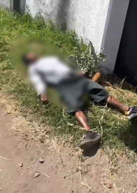Autoridades resguardan la zona donde fue localizado un hombre sin vida en la colonia El León de Atlixco.